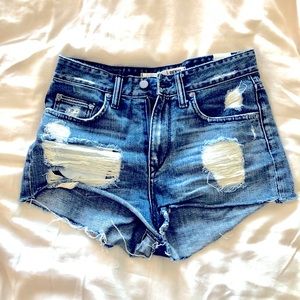 Daisy Dukes Cut-Off shorts